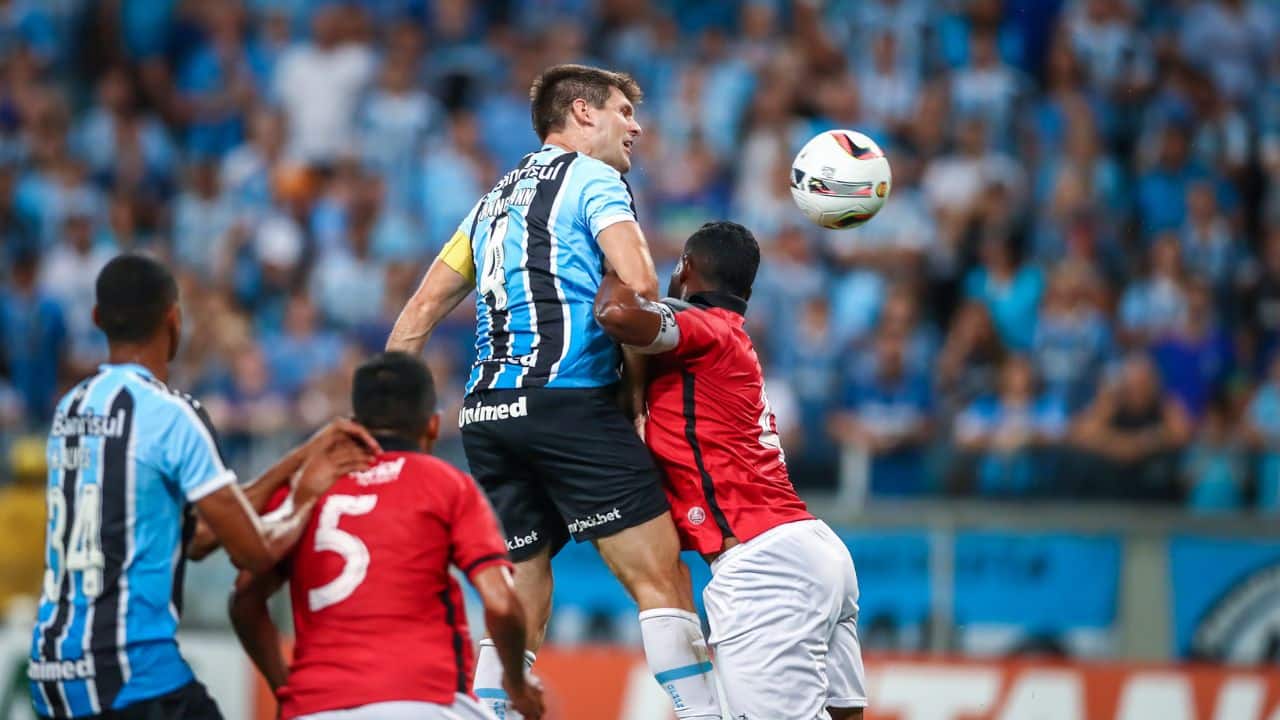 Brasil de Pelotas x Grêmio: Veja onde assistir ao vivo hoje o jogo do  Gauchão