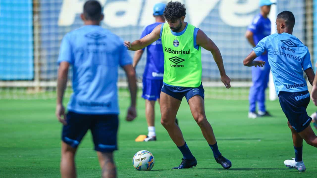 Preocupações com Villasanti e Diego Costa marcam treinos do Grêmio