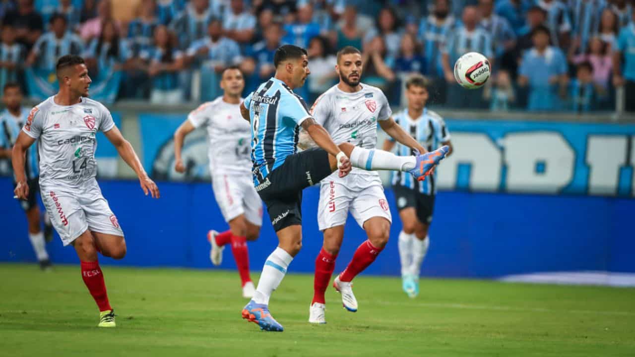 Expectativa de público para Grêmio x São Luiz anima torcida e promete atmosfera empolgante.