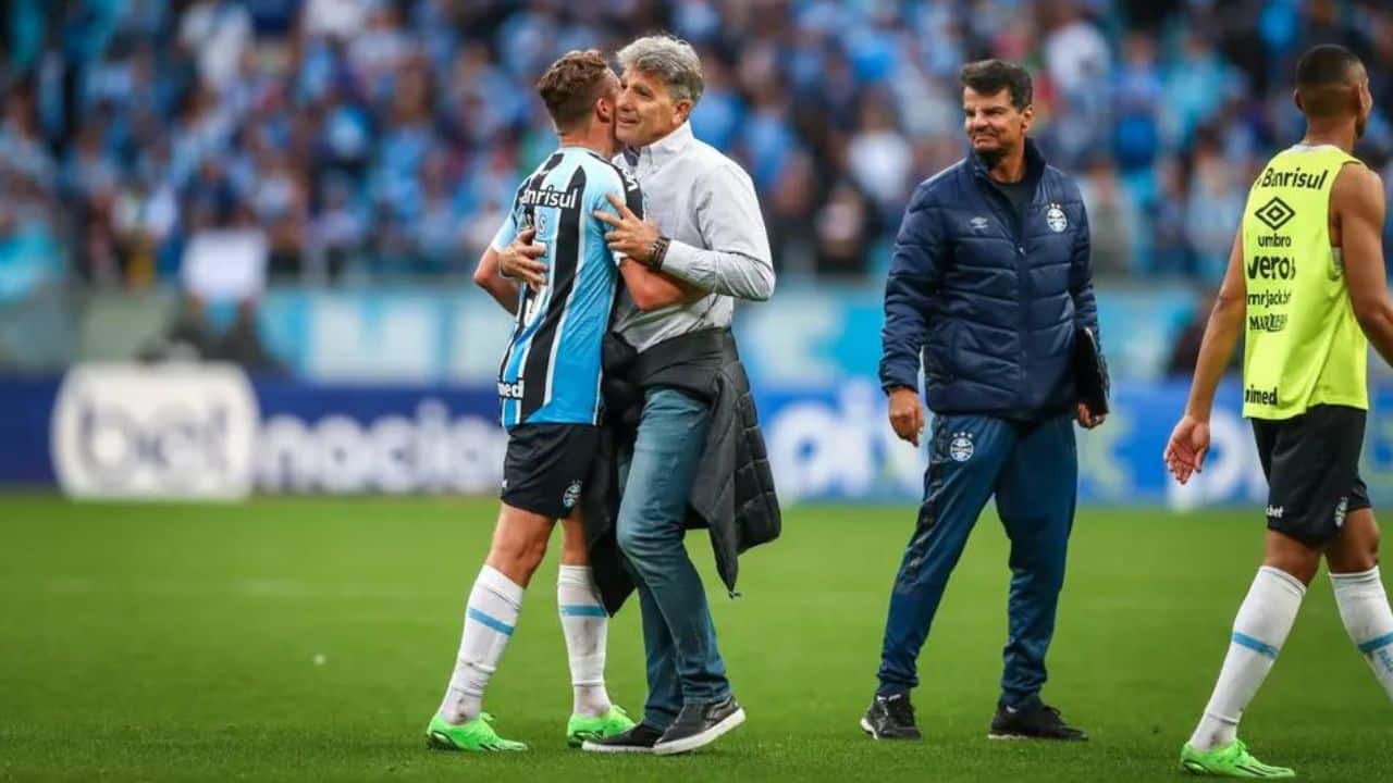 Lucas Leiva revela destino e informação chega ao Grêmio