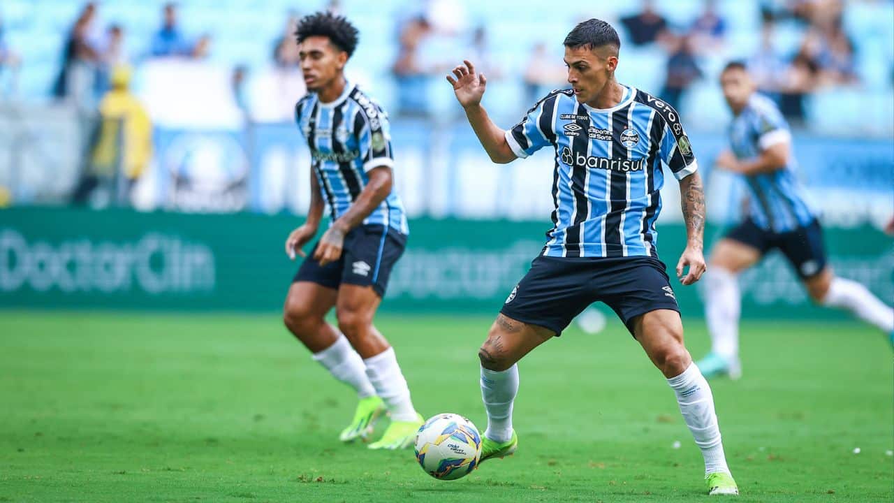 Possibilidade de contratação do Grêmio antes da estreia na Libertadores