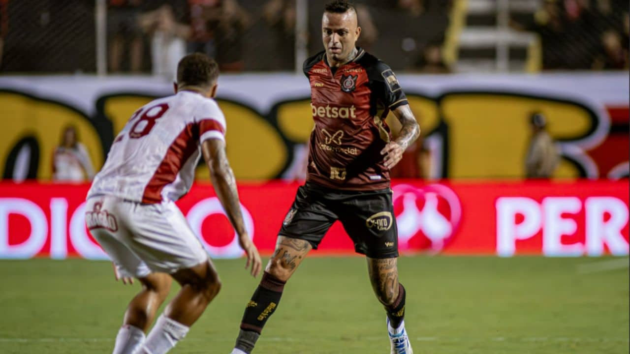 Técnico contraria a torcida do Vitória e solta o verbo sobre Luan ex Grêmio