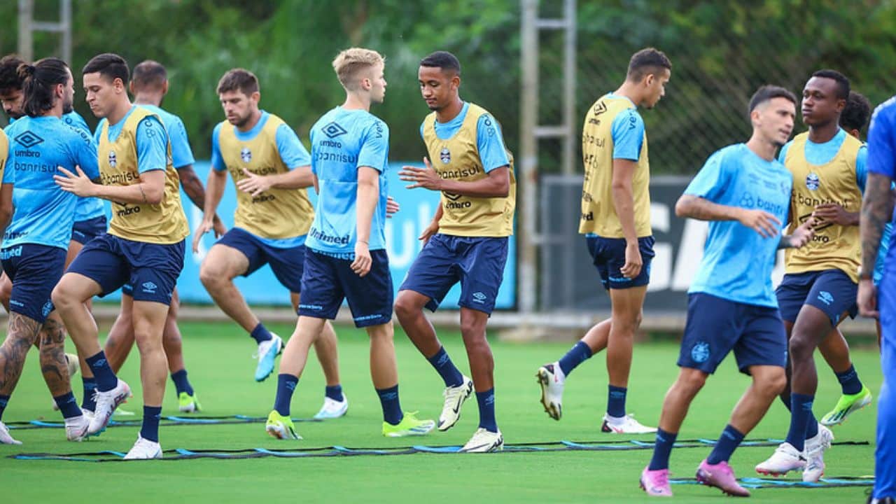 elenco do Grêmio em treinamento