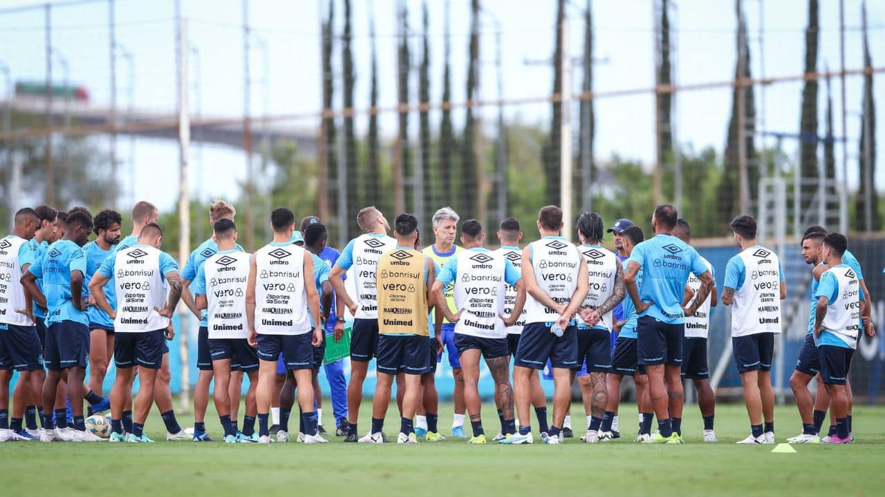 Boa Surpresa Aparece Em Treino do Grêmio: Destaque Promissor Surge durante Preparação.