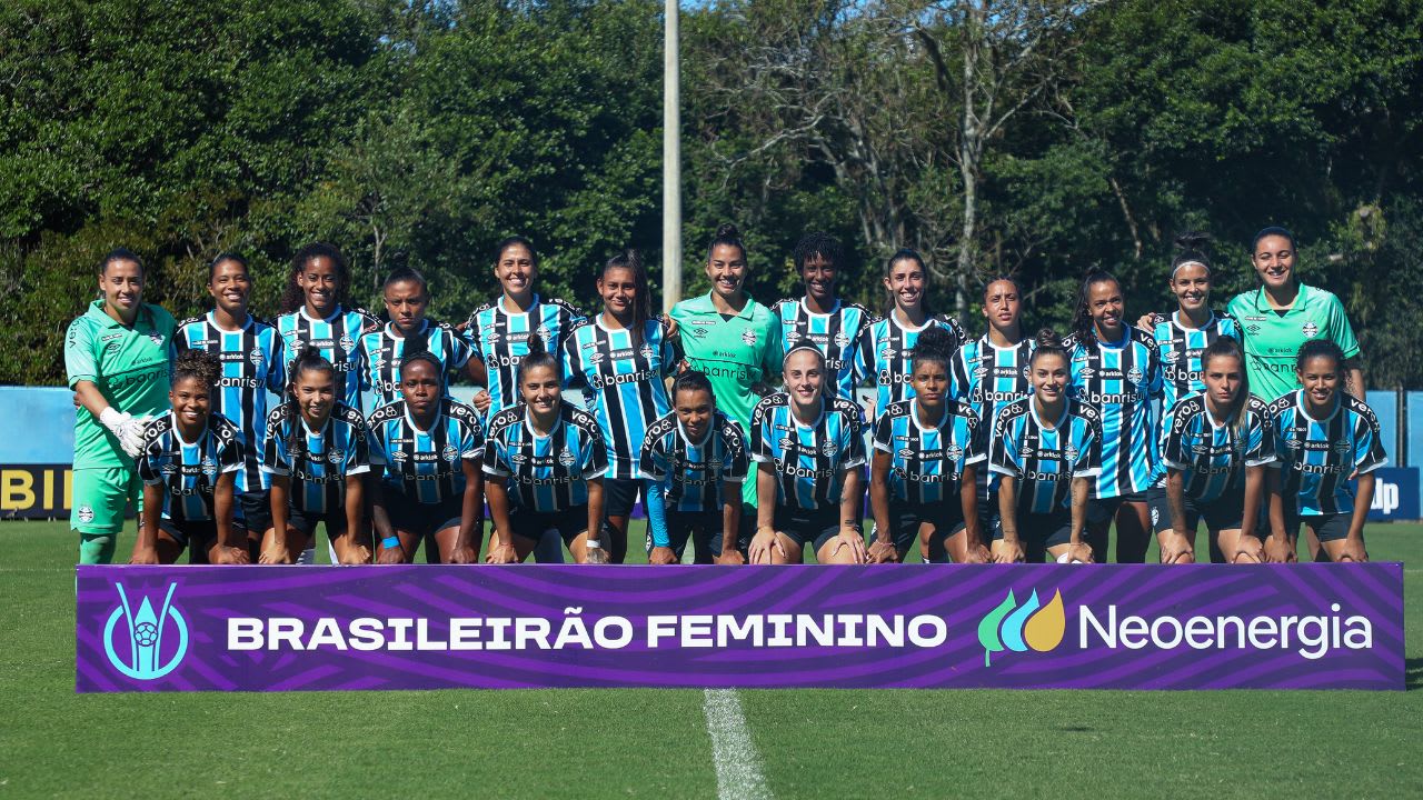 Grêmio desafia Internacional no clássico GreNal do Brasileirão Feminino.