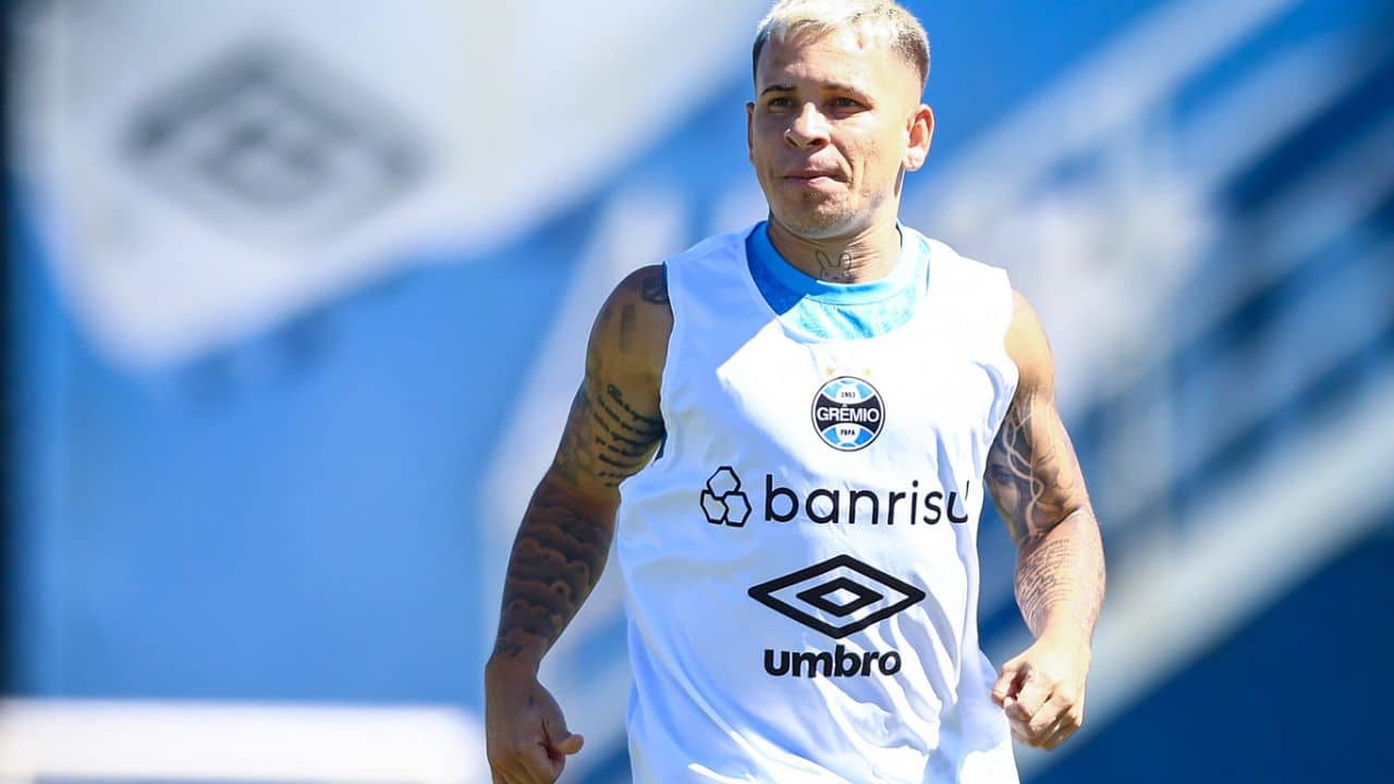 Santos monitora rendimento de Soteldo no Grêmio após negociação pendente.