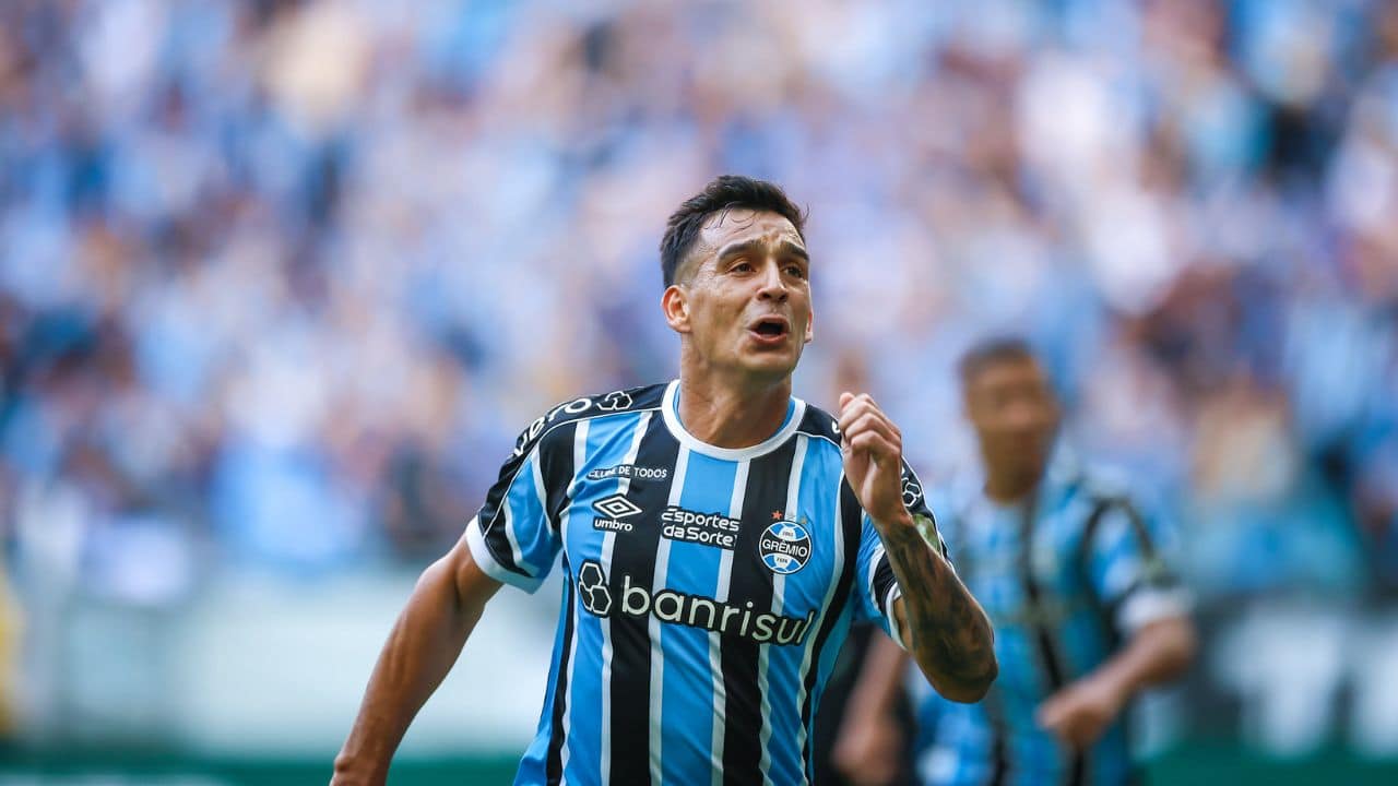 Cristaldo não desperdiça chances e quebra recordes no Grêmio: “Superou o Bolaños e Roger Flores”