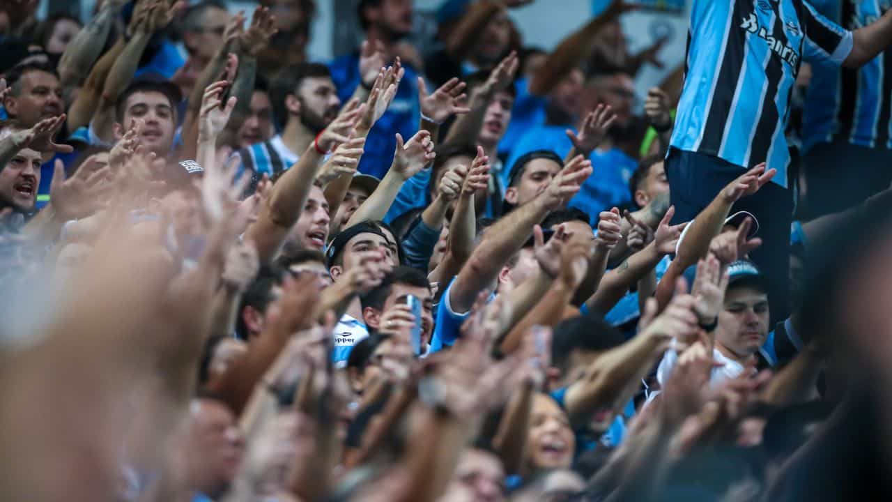 Chegada da Torcida Gremista no Couto Pereira para Grêmio x The Strongest