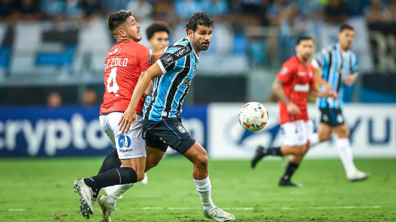 Grêmio se complica na Libertadores após derrota para o Huachipato.