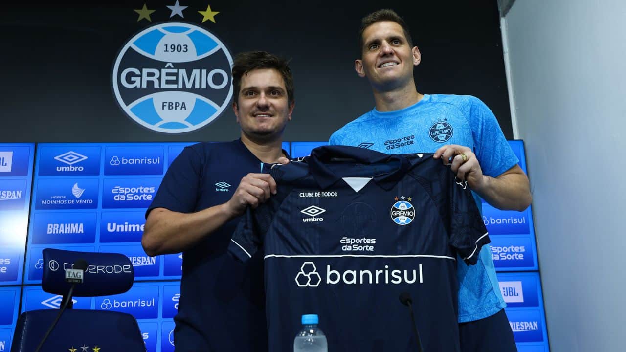 Rafael Cabral revela motivação para jogar no Grêmio no futebol brasileiro.