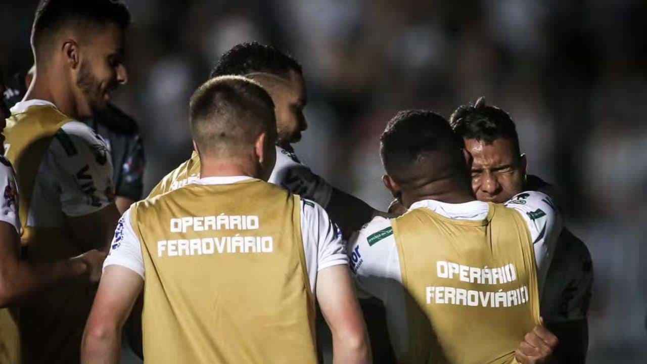 Ex-jogadores do Grêmio reforçam elenco do Operário, adversário na Copa do Brasil.
