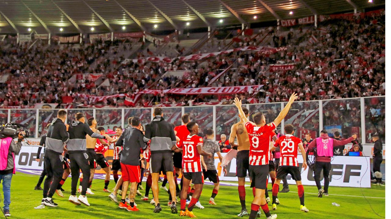 Rival do Grêmio na Libertadores, Estudiantes faz história contra o Boca Juniors na Argentina