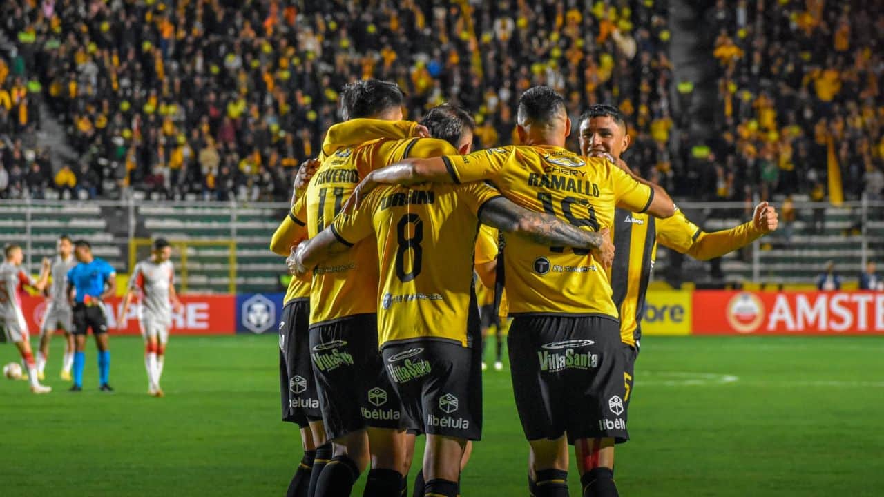 The Strongest enfrenta o Grêmio pela Libertadores em busca da vitória.