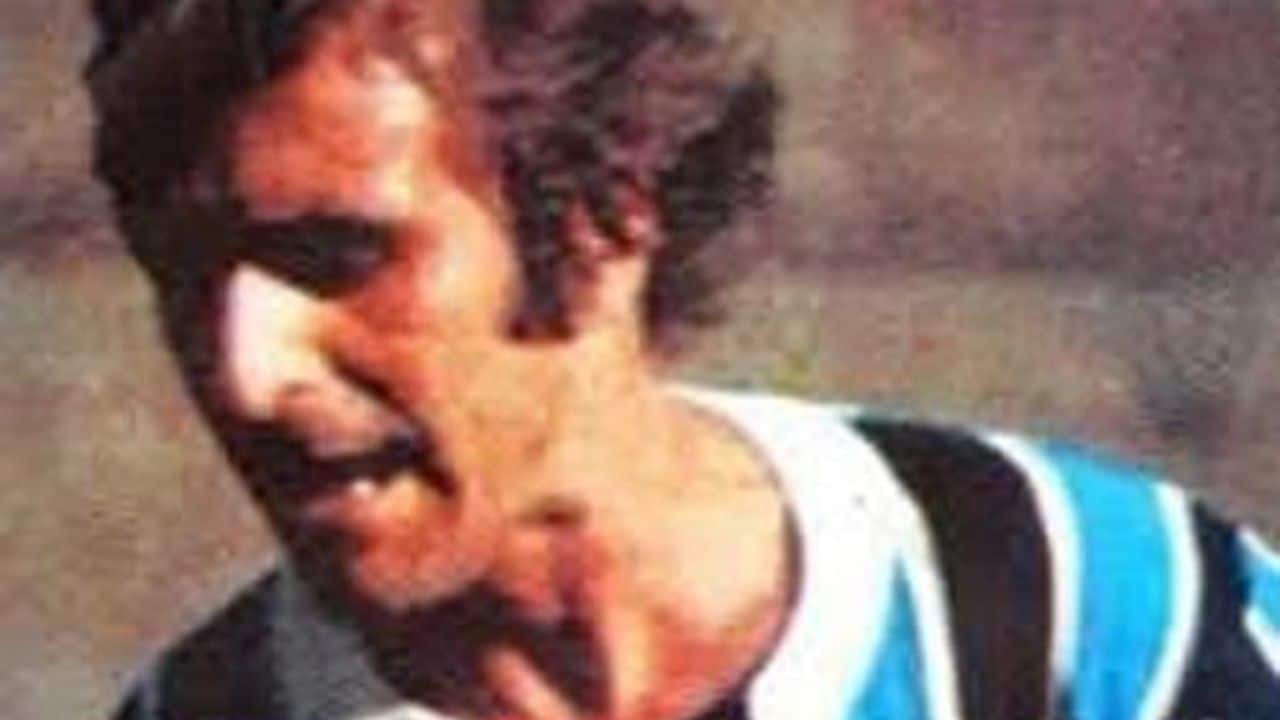 Ídolo histórico do Grêmio doa litros de água e ajuda vítimas das enchentes do RS