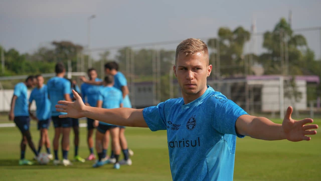 gremio anuncia jemerson, renova com ronald e cfb muda calendário