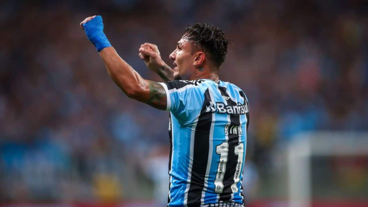 Ex-Grêmio demonstra arrependimento por ter saído do clube e cogita retorno