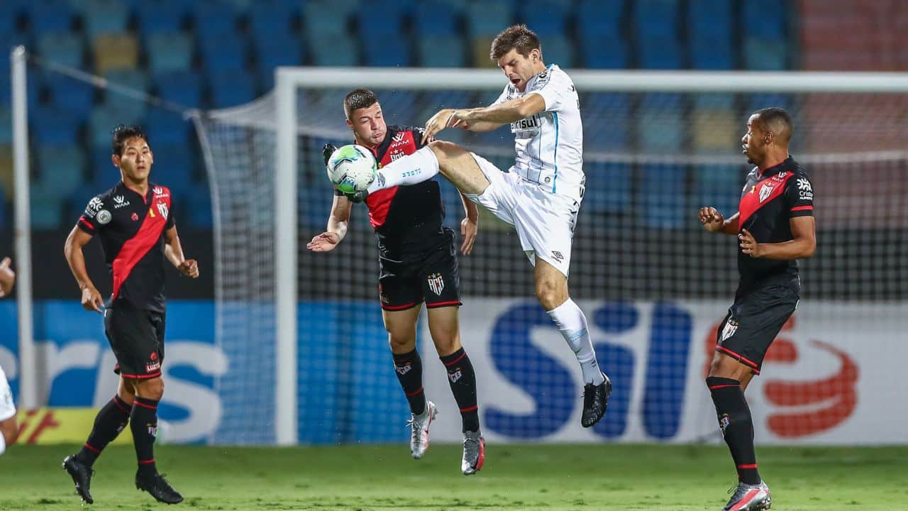 Grêmio deve fazer três alterações para duelo com Atlético-GO no Brasileirão