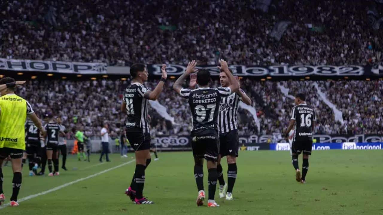 Técnico rebaixado com o Grêmio é demitido do Ceará após má campanha.