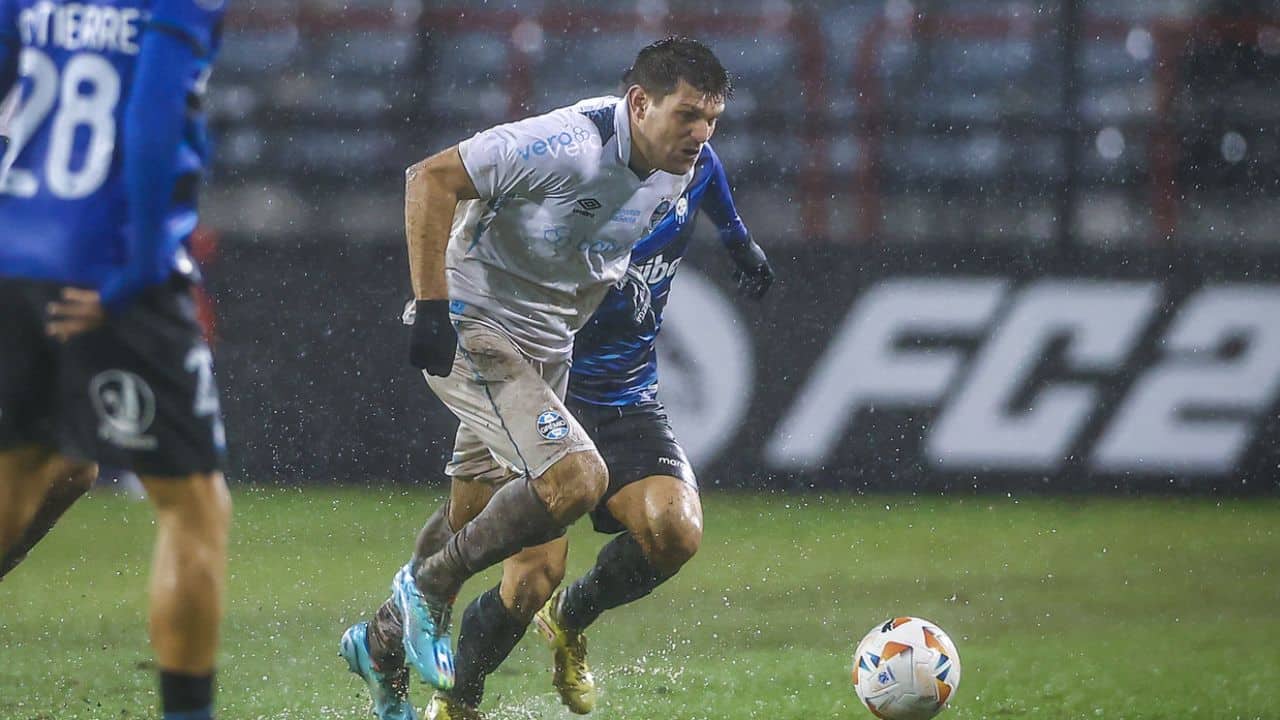 Marca histórica de Kannemann impulsiona protestos contra direção no Grêmio