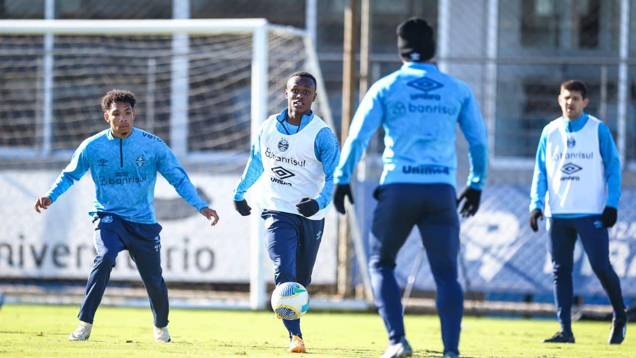 Grêmio apresenta novidade em treino desta quarta-feira no futebol brasileiro.