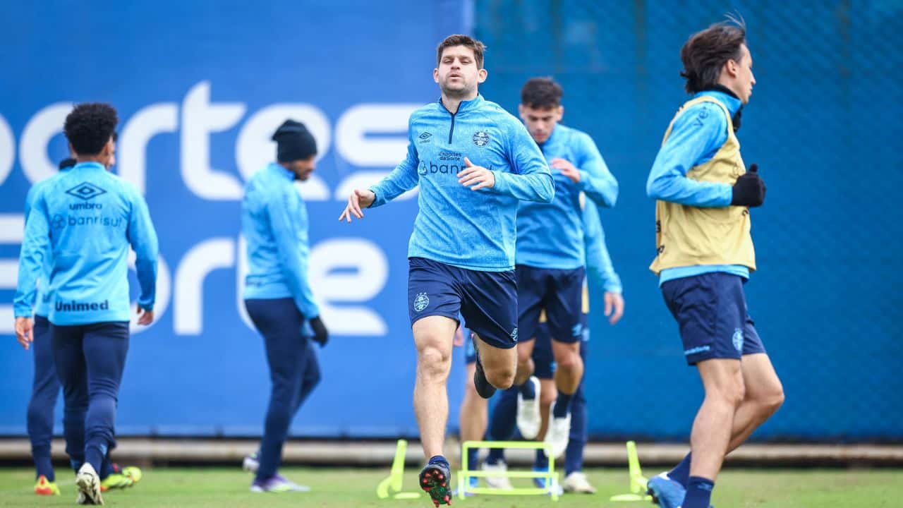 Grêmio hoje: Renato apresenta solução tática e nova camisa é lançada.