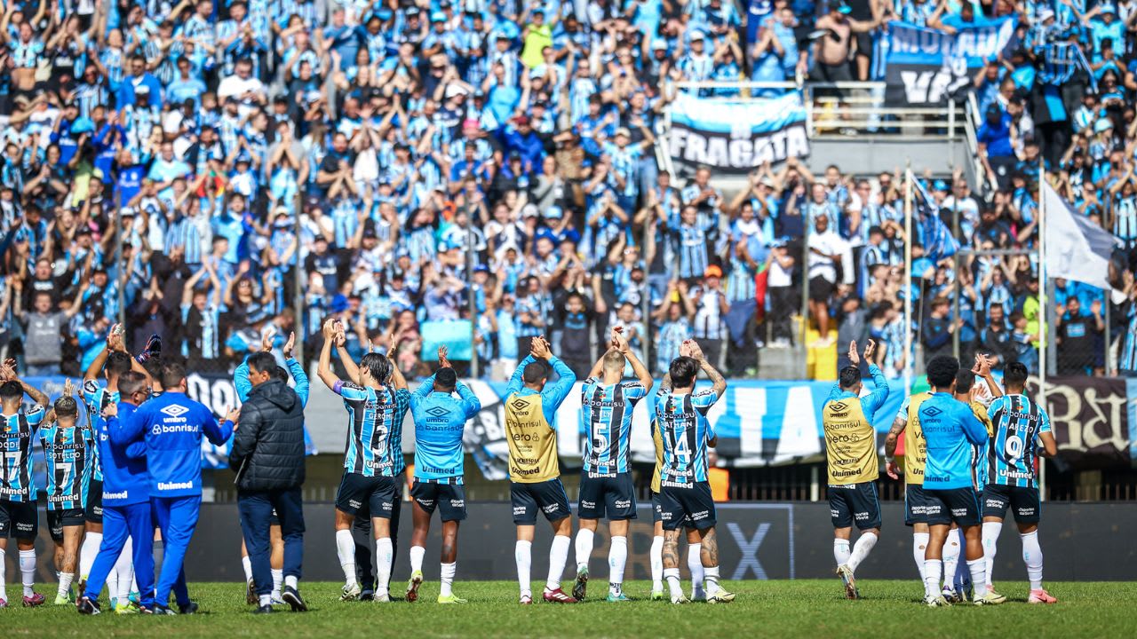 Grêmio faz mudanças e recebe reforço de peso para enfrentar o Corinthians