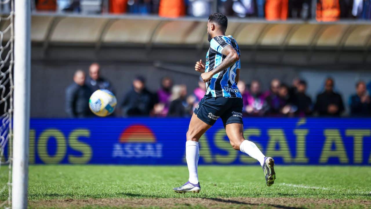 Eficiência de Reinaldo na Cobrança de Pênaltis Garante Escolha no Grêmio