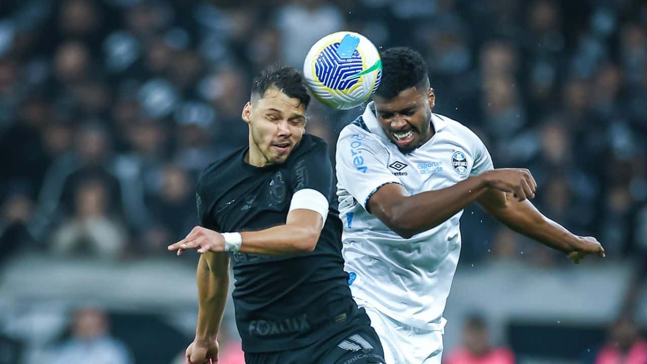 Flavio Prado prevê decisão nos pênaltis entre Grêmio e Corinthians.