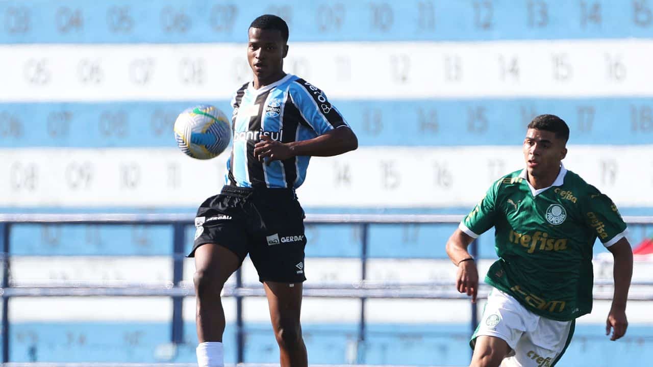 Grêmio é goleado pelo Palmeiras, mas segue na vice-liderança