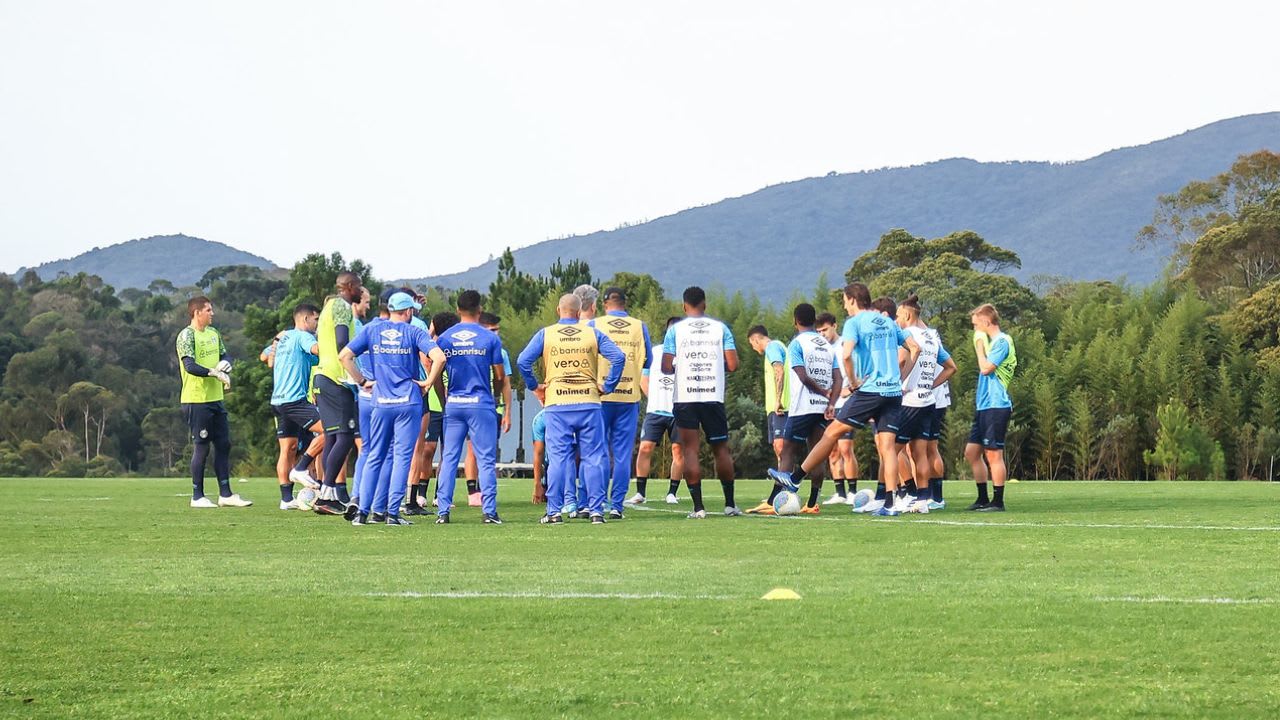 Dia do Tricolor agitado: Estreia de Braithwaite e saída de Carballo agitam dia do Grêmio