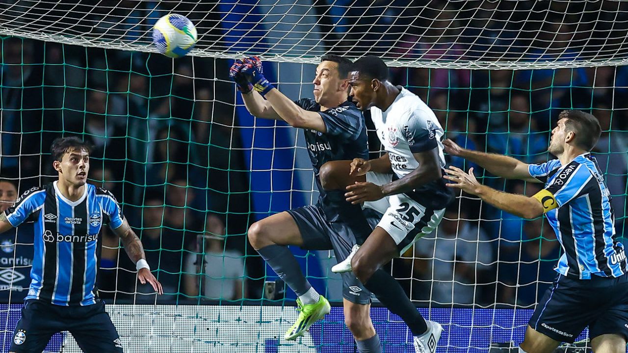 Corinthians recebe punição por comportamento inadequado da torcida em jogo contra Grêmio.