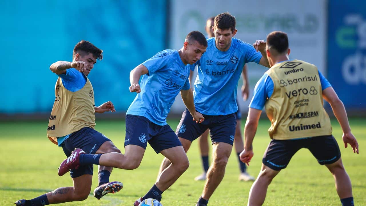 Dois Jogadores do Grêmio Abandonam Folga para Intensificar Treinamentos