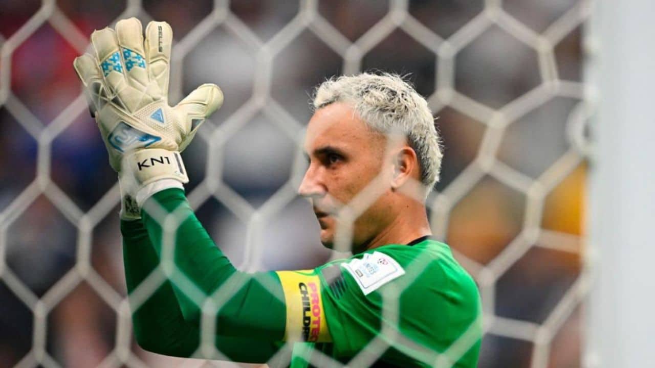 Grêmio avalia possibilidade de contratar goleiro Keylor Navas para elenco titular.