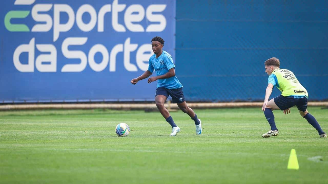 Grande Novidade: Gabriel Mec se destaca em treino do Grêmio com Renato.