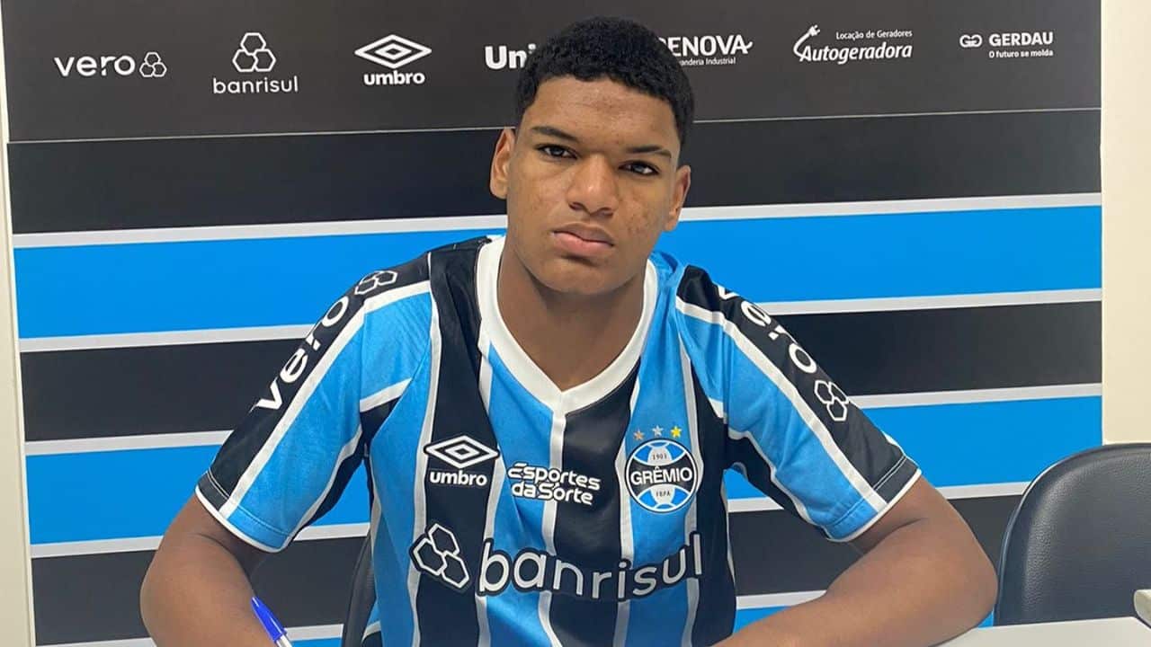 Grêmio contrata centroavante destaque de time de Santa Catarina