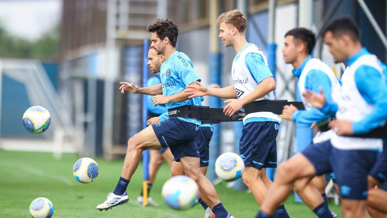 Dupla volta a treinar e pode ser titular contra o Bragantino no Brasileirão