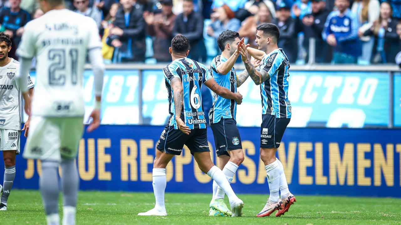 Jogador do Grêmio se irrita após ser questionado sobre falta de atenção: “Quer mais?”