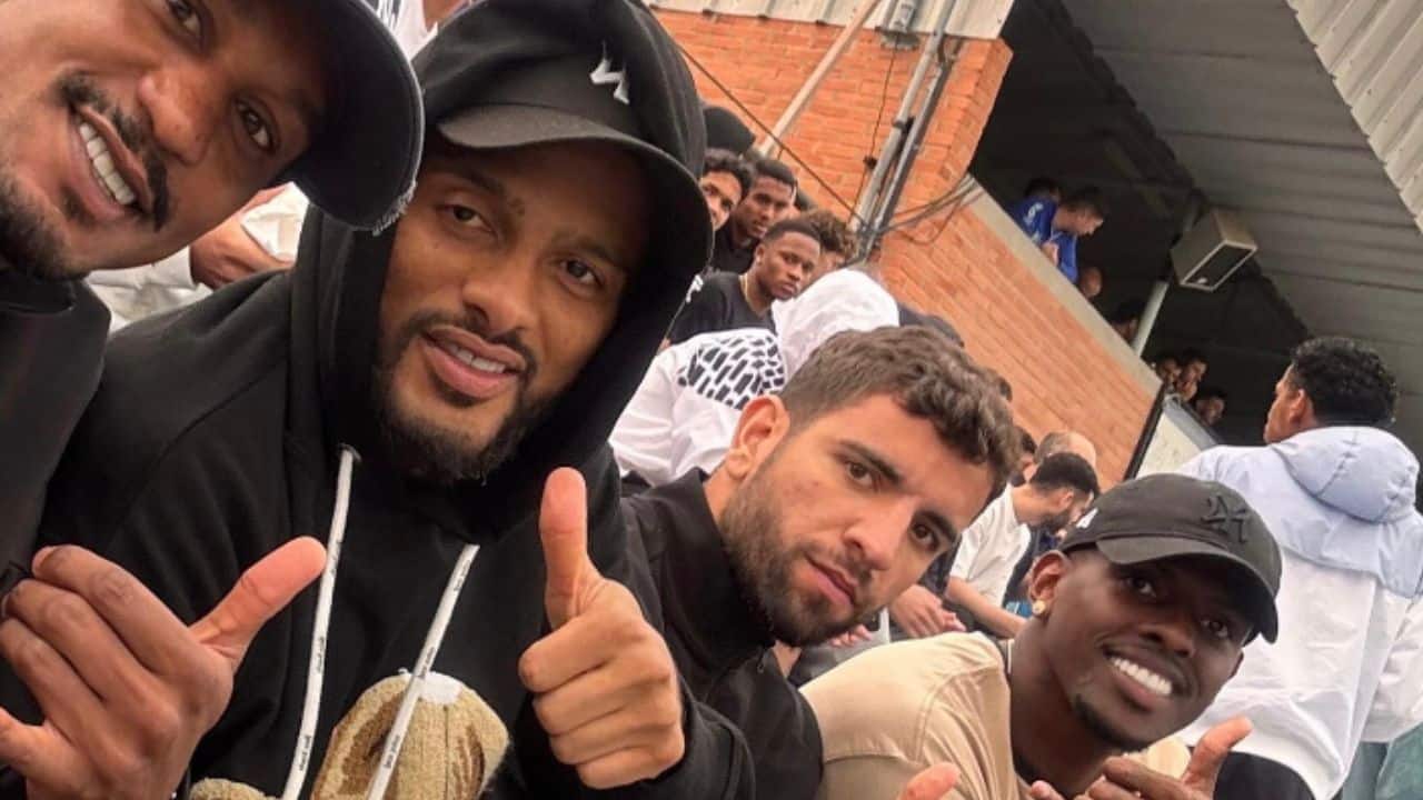 Jogadores do Grêmio impressionam ao usar tempo livre para acompanhar a base