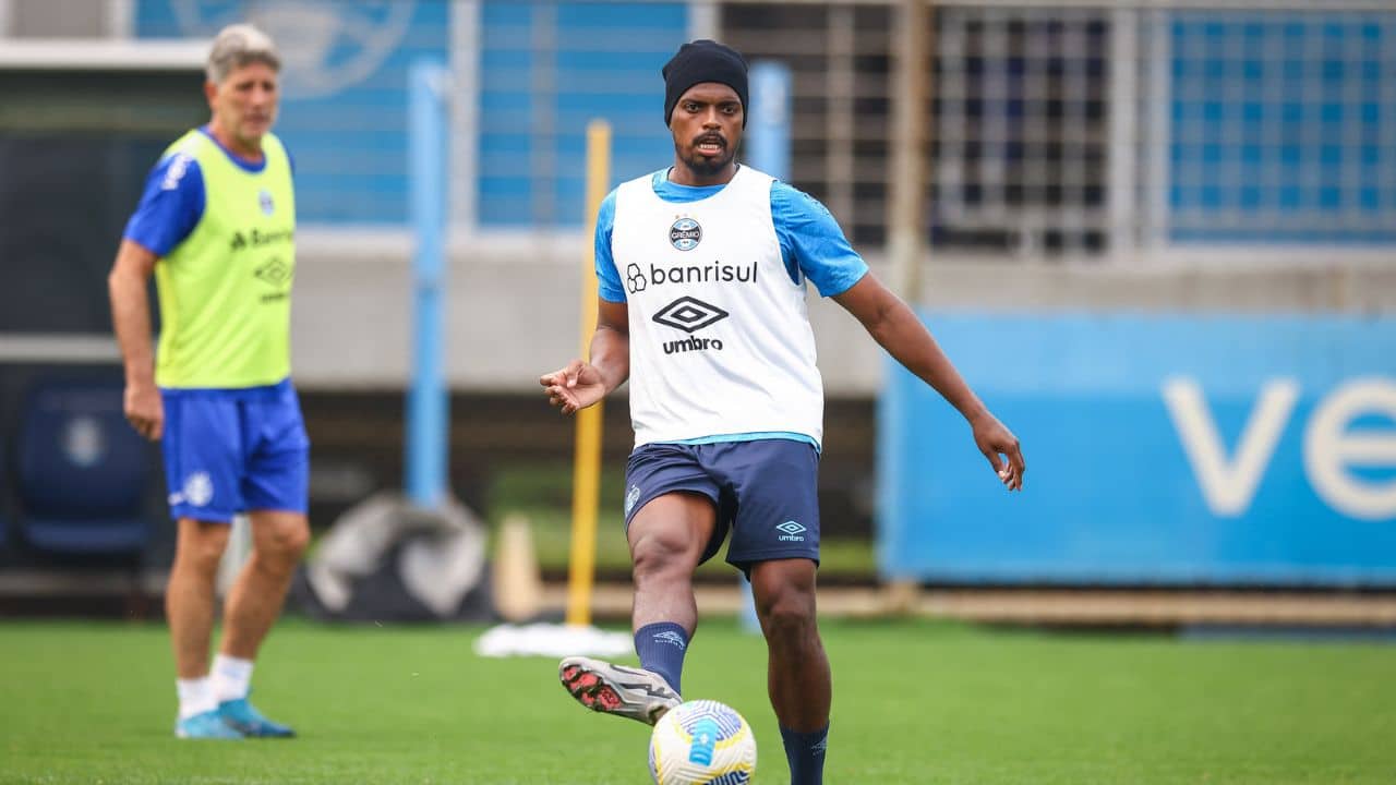 Renato busca solução para defesa gremista contra o Bragantino