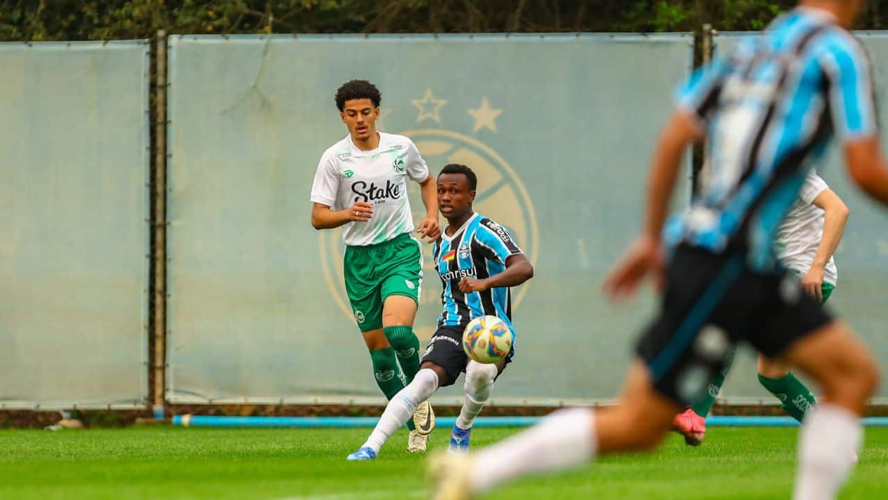 Derrota do Grêmio na Copa FGF e Contrato com Libra em destaque