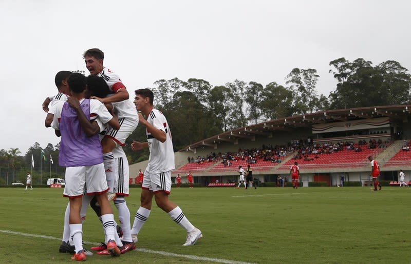 São Paulo massacra o Osasco e vence por 47 pontos de diferença no