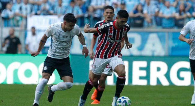 Com lei do ex e pênalti, Grêmio derrota o São Paulo pelo Brasileirão