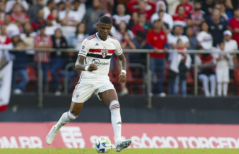 Palmeiras supera São Paulo no Morumbi e garante classificação