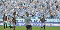 Grêmio vence o São Paulo de virada e entra no G4 do Brasileirão