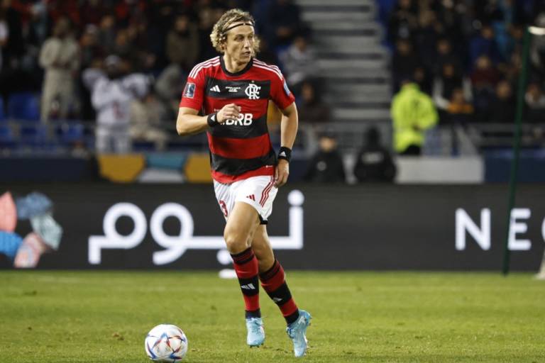 Com dores no joelho, David Luiz vira desfalque do Flamengo diante do Grêmio pela Copa do Brasil