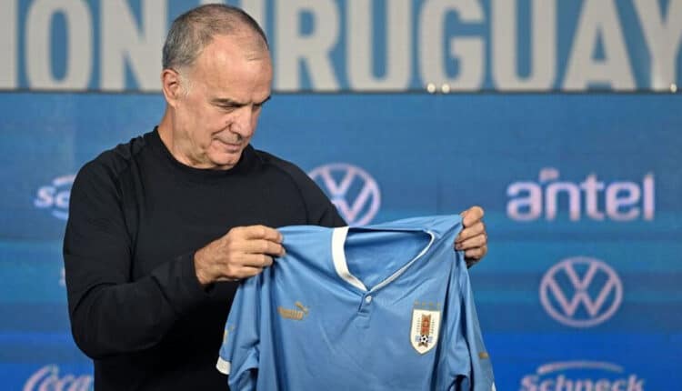 Bielsa bate o martelo e convoca volante do Grêmio para Seleção do Uruguai