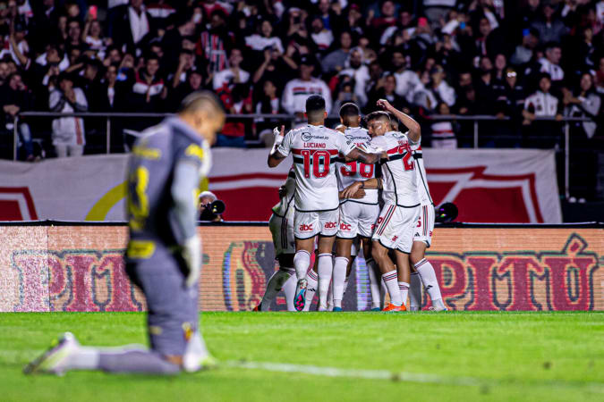 São Paulo vira sobre o Santos e avança à final do Paulista Feminino nos  pênaltis