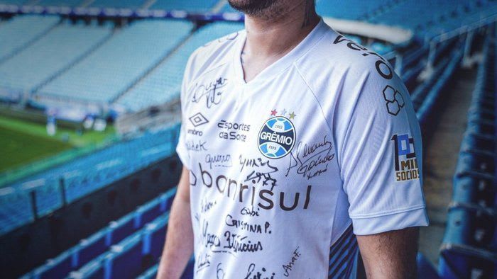 Por que o Grêmio está jogando com camisa autografada contra o São Paulo?