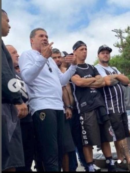 Para as organizadas do Corinthians, Luan merece mais protesto do que Cuca?