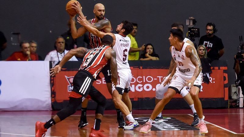 São Paulo vence Flamengo na semi do NBB, e torcida provoca: Real Madrid, pode esperar...